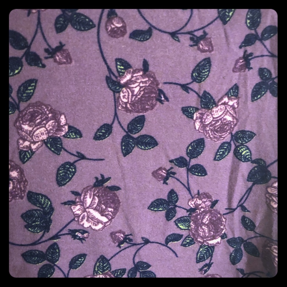 Lularoe TC2 leggings size 1X, 2X,3X. Rose flowers